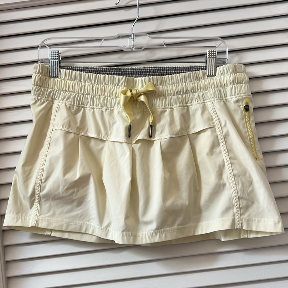 Butter yellow Lululemon skirt with shorts